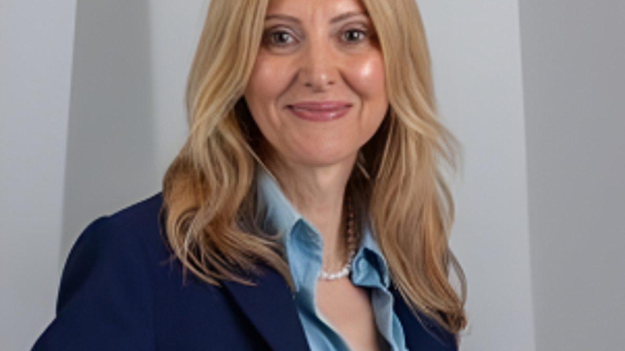 Denise headshot v2.0